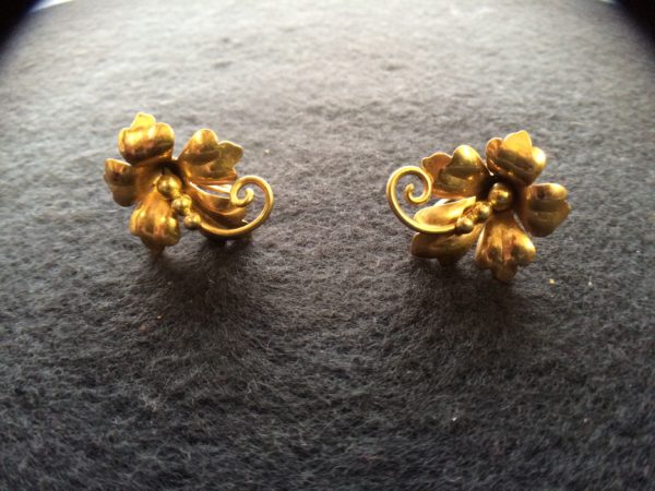10 Karat yellow gold earrings - Amherst Antiques